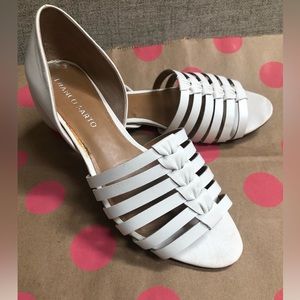 FRANCO SARTO WHITE FLATS SIZE 6.5
